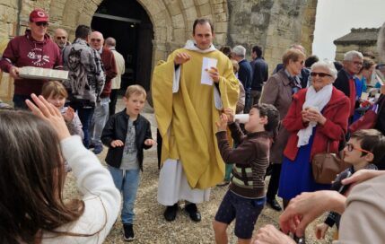 Le samedi 6 avril une messe ACE-MCR a pu avoir lieu à Villegouge dans le Fronsadais.